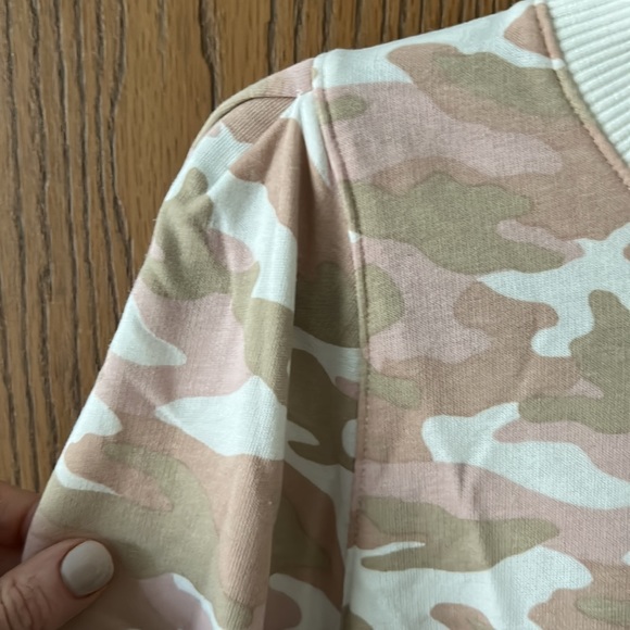 Banana Republic Sweatshirt - Picture 3 of 4